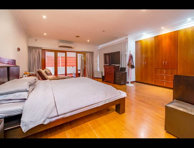 6 BEDROOM HOUSE FOR SALE IN WOODMEAD